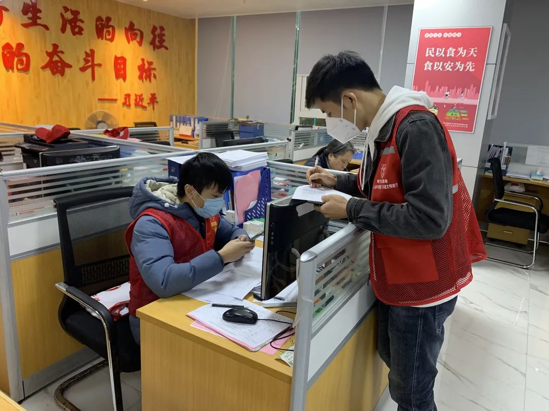 黄码变绿码了！南宁青秀区对符合恢复绿码条件的人员进行批量转码