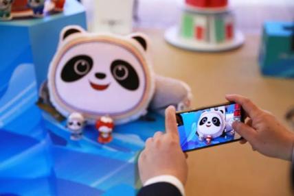 冰墩墩底座是什么树,冰墩墩上的花环是啥植物