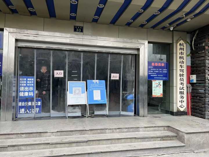 油价涨了驾校涨价了么,记者采访关于油价上涨问题