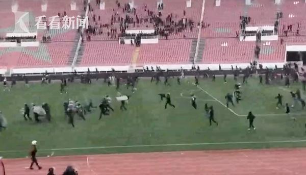 不满足球比赛结果引起踩踏事件,摩洛哥官方抗议半决赛判罚