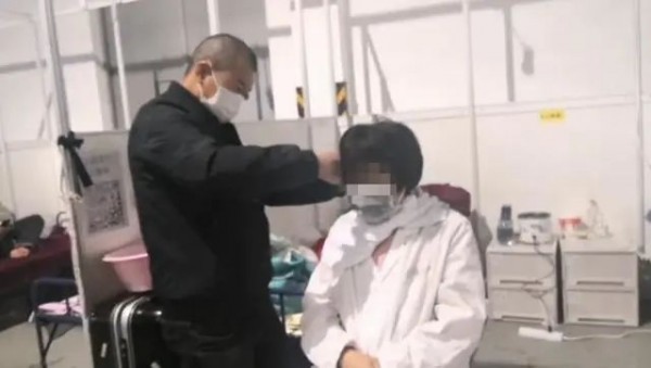 侬是模子！6旬上海爷叔抱着“密接”高烧女童冲下楼！事后心里“咯噔”一记