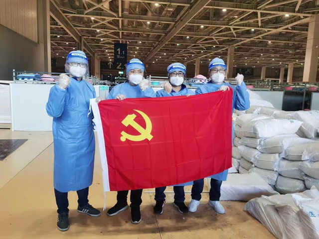 青春守“沪”｜他们在“四叶草”方舱当“舱长”