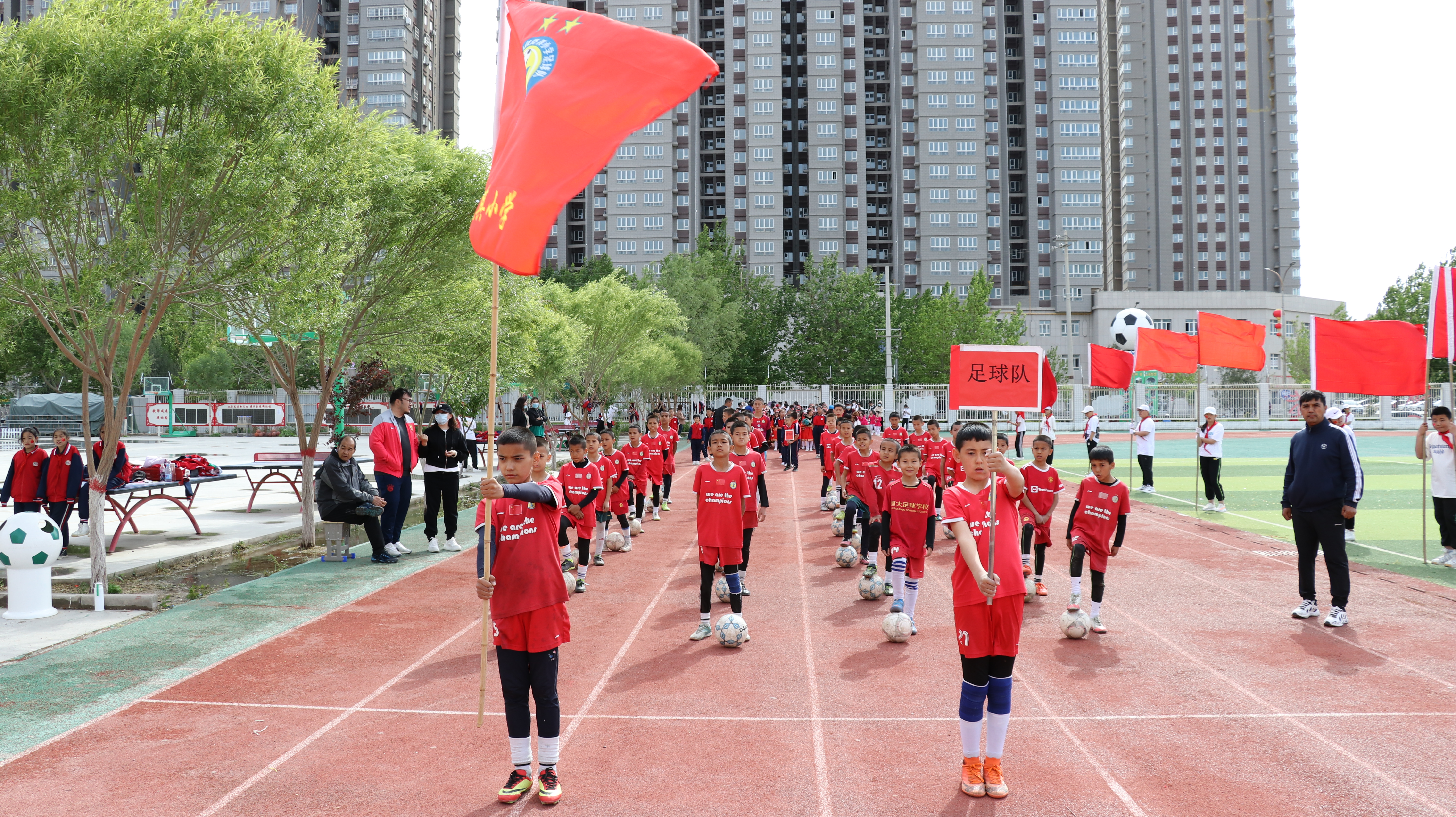 铁克其中心学校春季运动会精彩纷呈