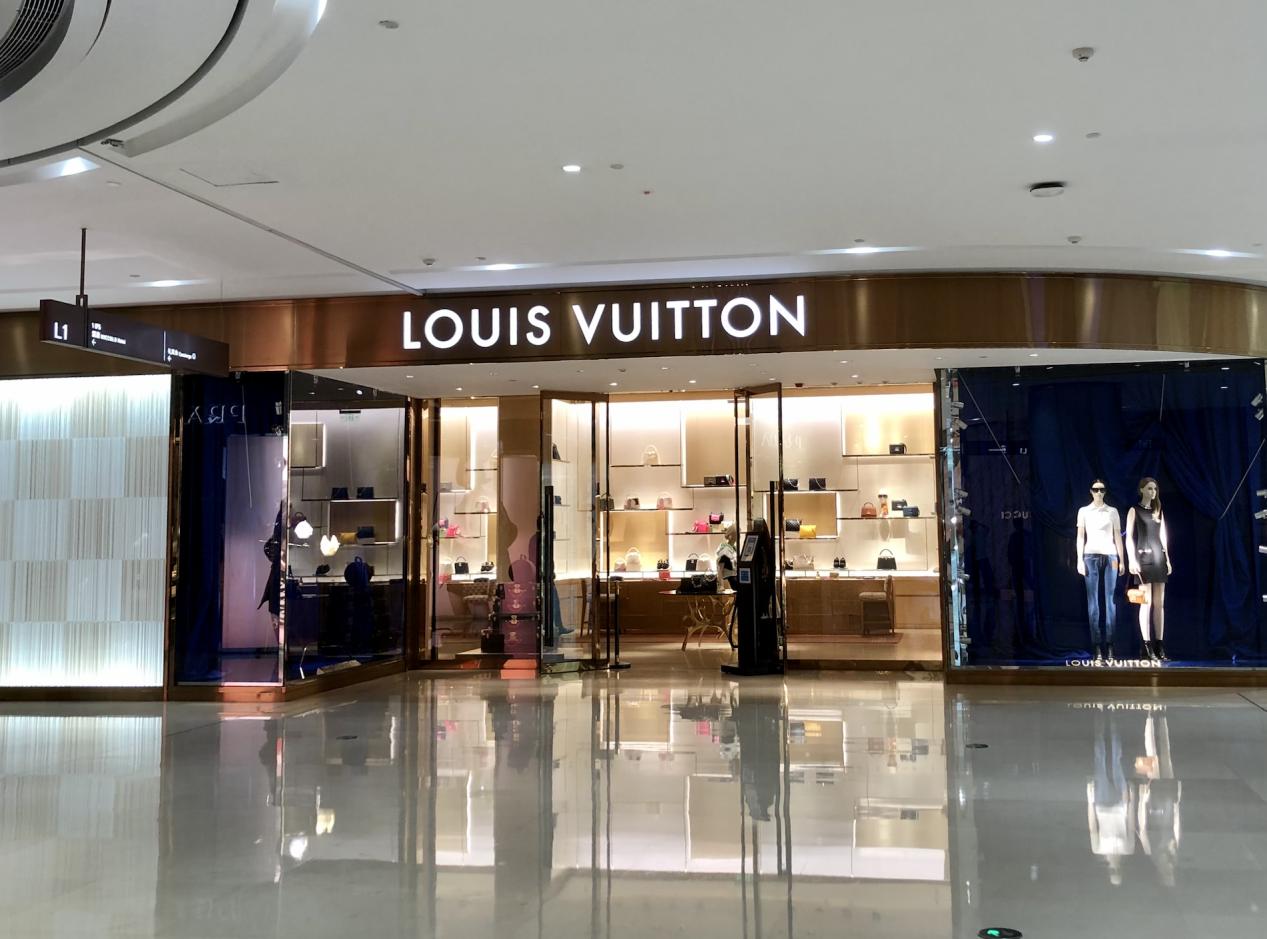 长沙lv被曝售假后有人带几十个包,长沙国金卖假lv