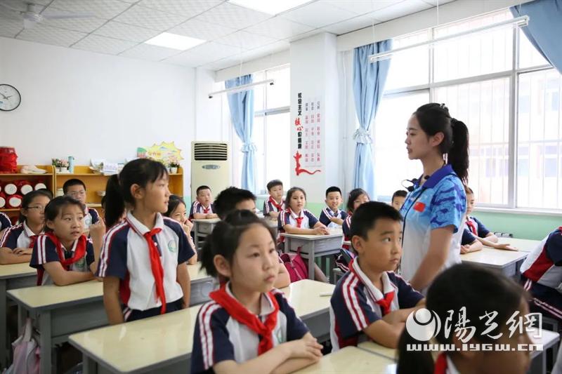 医院到学校开展爱眼日宣传视频,实验小学开展爱眼日宣传活动