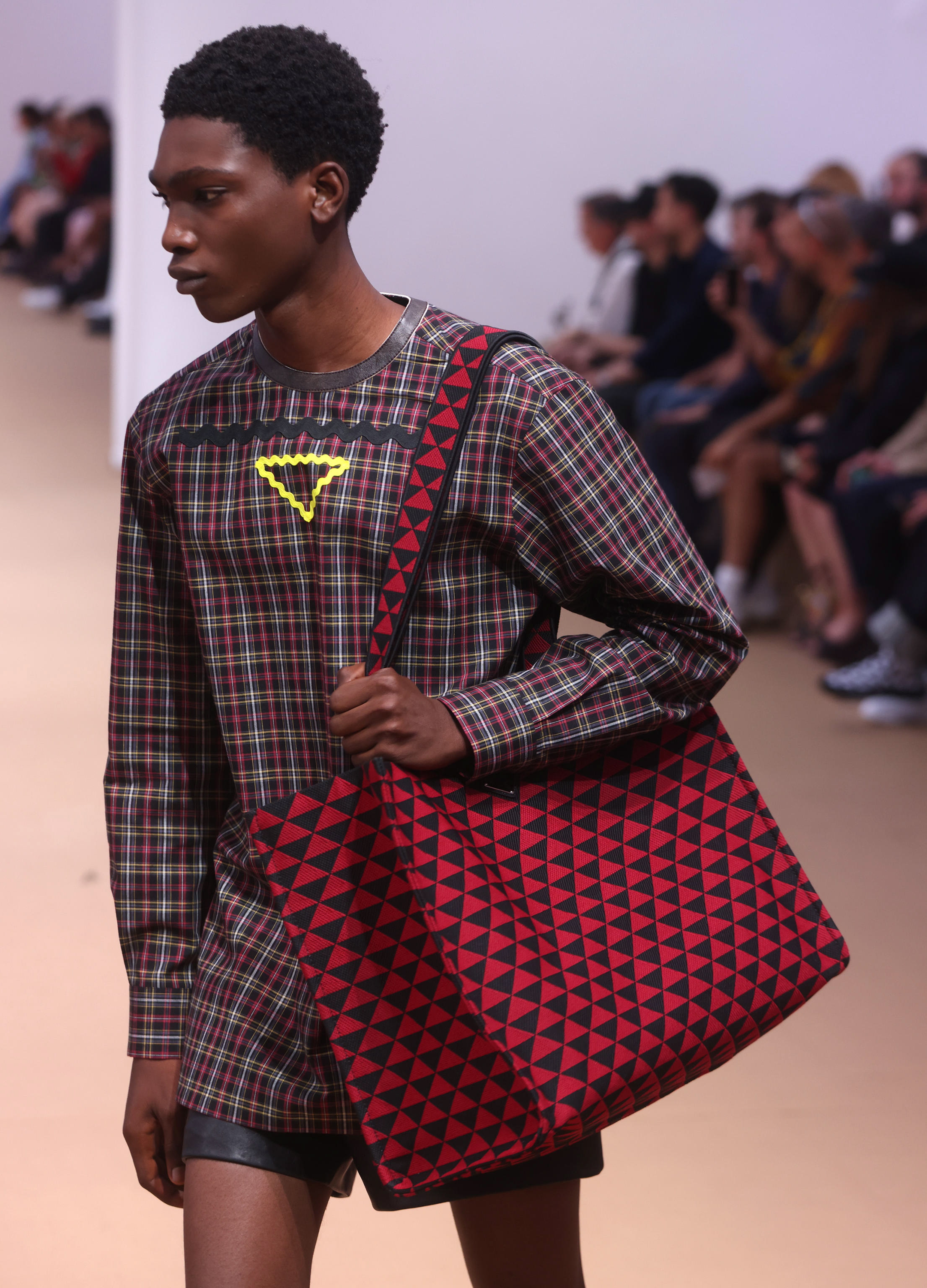 2020米兰秋冬男装秀,米兰大牌时装男装t台秀