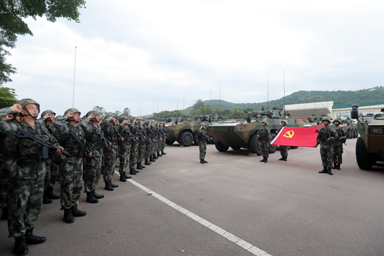 中国人民解放军进驻香港25周年启示录