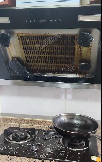 油烟机玻璃怎么突然爆炸,为什么吸油烟机钢化玻璃会爆炸