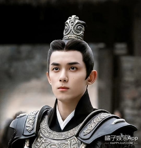 橘子晚报/偶遇朴叙俊和美女逛街；马斯克父亲与继女生二胎；