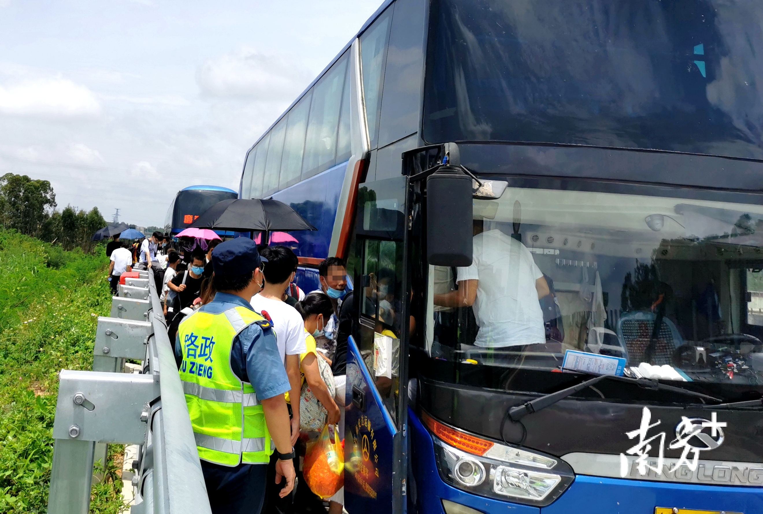 湛茂高速自燃,普光高速货车自燃