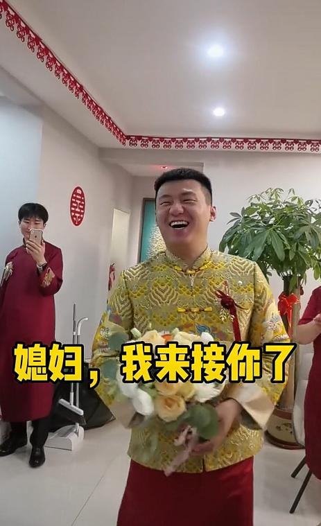 “辱母案”当事人于欢今日结婚，在零食店门口准备喜糖：家有喜事，喜糖自取