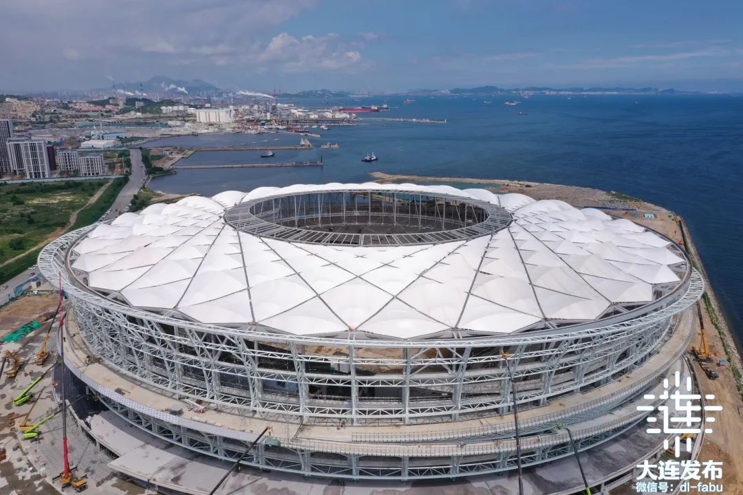 大连梭鱼湾足球场屋顶,大连梭鱼湾足球场炫酷灯光