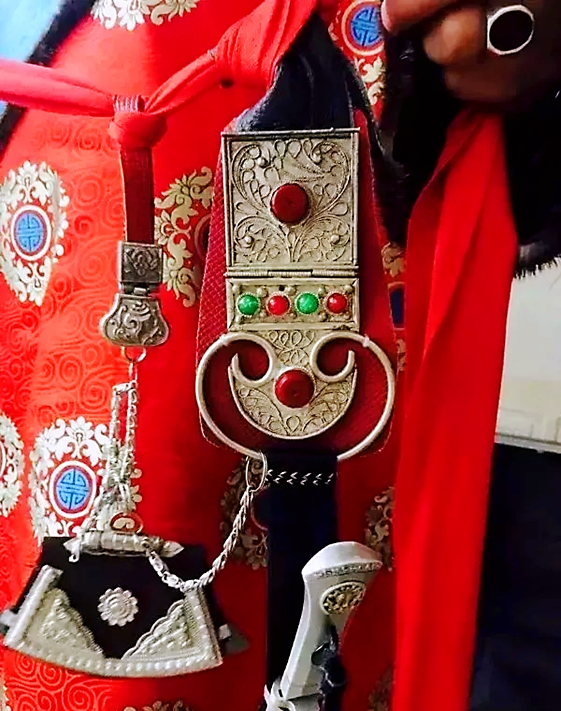 肃北雪山蒙古族服饰制作,肃北蒙古族自治县服饰