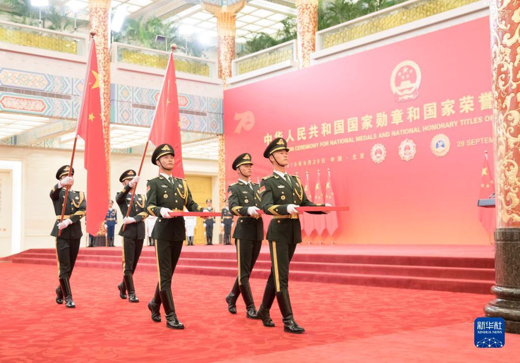 “伟大时代呼唤伟大精神，崇高事业需要榜样引领”——以习*平近**同志为核心的*党**中央关心功勋荣誉表彰工作纪实