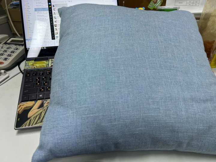 “午休趴桌子睡觉”冲上热搜,你有午休习惯吗?都用哪些午休神器?