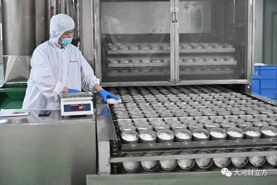 酸辣粉排行榜第一名生产基地,直击全国最大酸辣粉生产基地