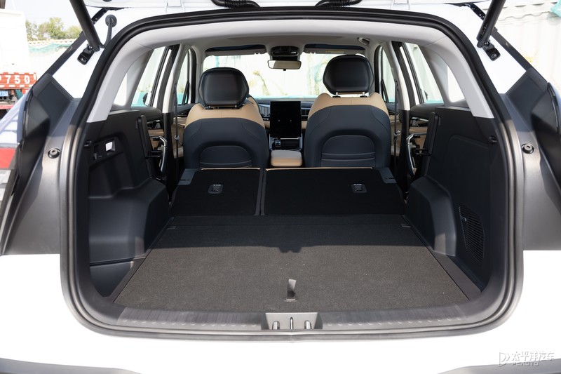 吉利博越l混动版沉浸式体验,吉利博越l2022款豪华版车身尺寸