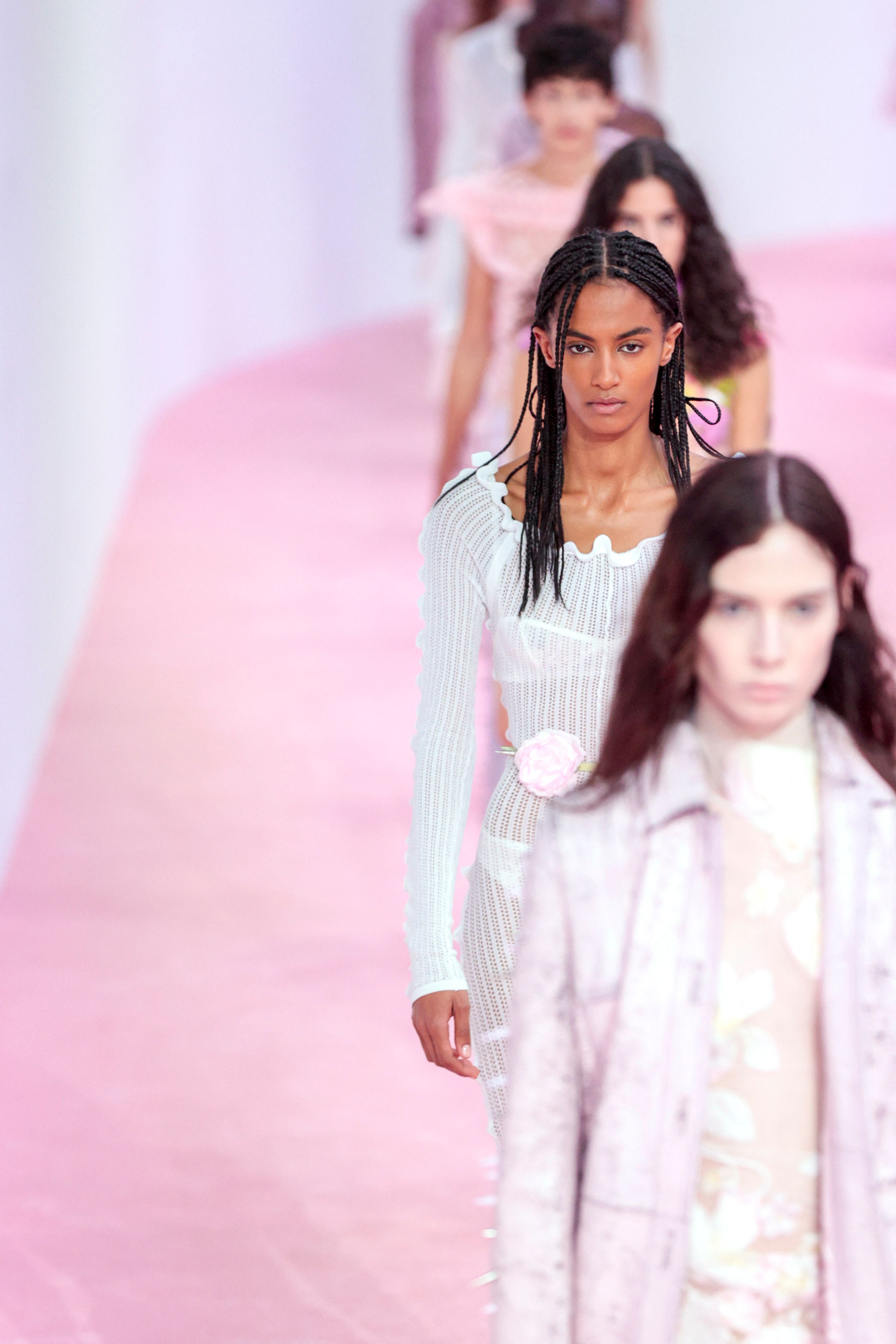 巴黎时装周ninaricci品牌时装秀,巴黎时装秀acne2023秋冬