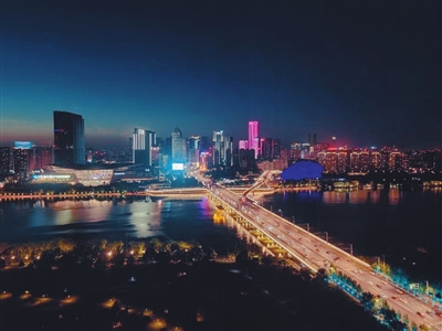 越夜越美丽完整视频,越夜越美丽古城