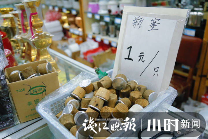天一冷，这里就“热”，杭州老店豫丰祥过冬用品火了，意外是很多小年轻来光顾