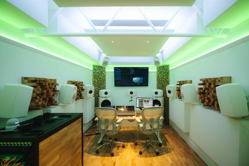 GENELEC 真力访谈：两位现场音响师，在没有演出的日子是怎么工(huā)作(qián)的？