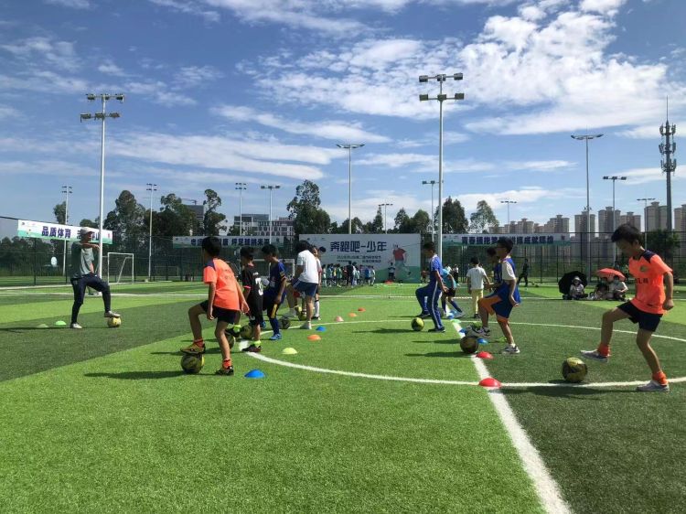 奔跑吧少年公益项目,奔跑吧青少年足球现场直播