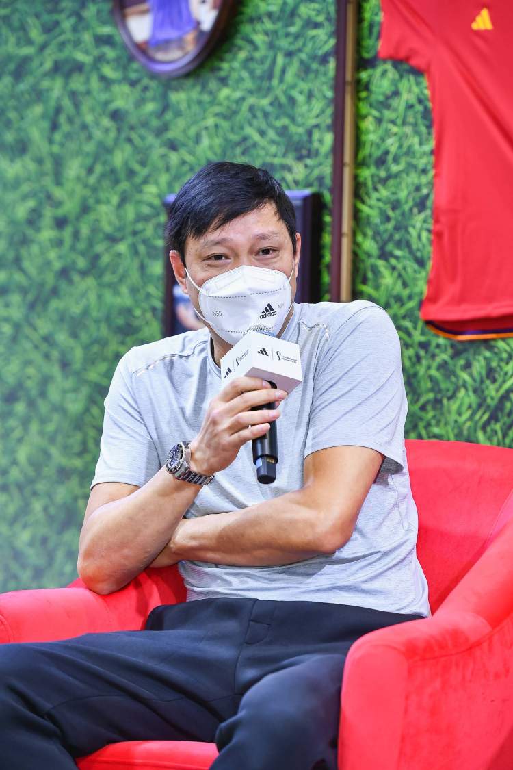 逐梦世界杯、动见新未来，阿迪达斯邀徐根宝范志毅开启巅峰对话|进博进行时