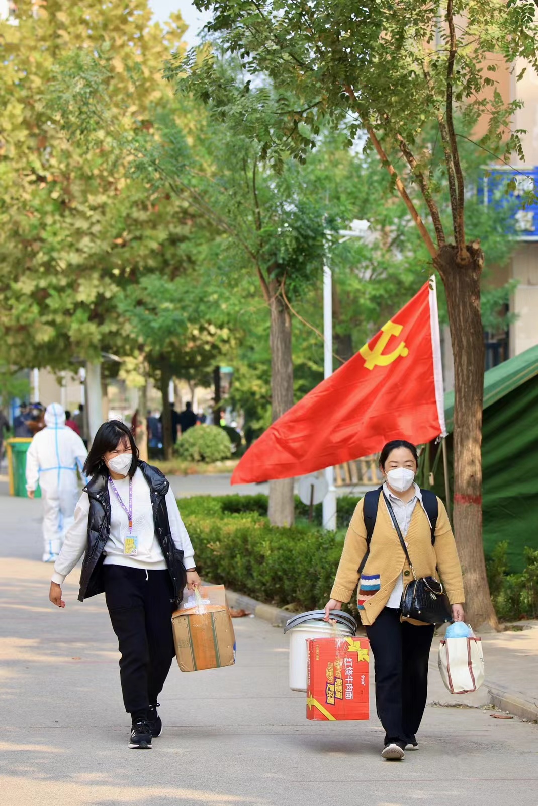 郑州富士康感动时刻,基层干部支援郑州富士康