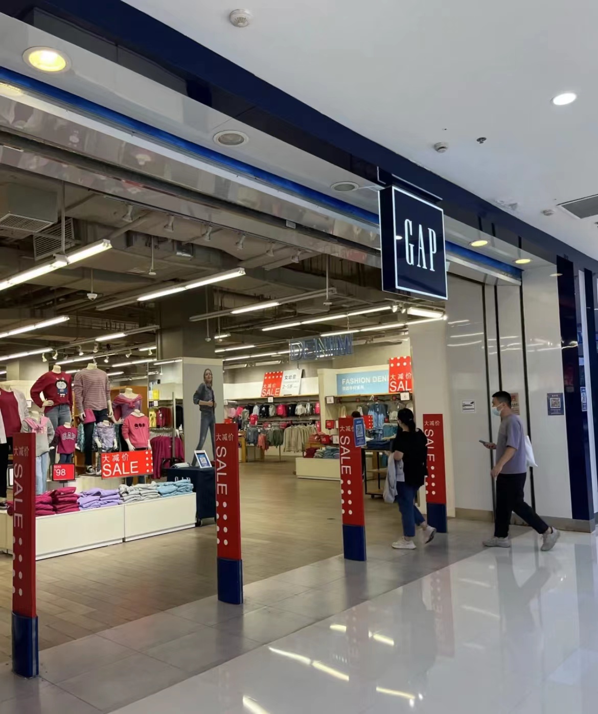 地铁站附近吃喝玩乐,地铁站附近逛街的地方