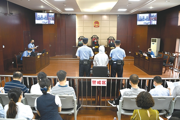 三堂会审｜借贷受贿交织如何区别认定从重庆江来实业集团有限公司原*党**委书记、董事长王海浪案说起