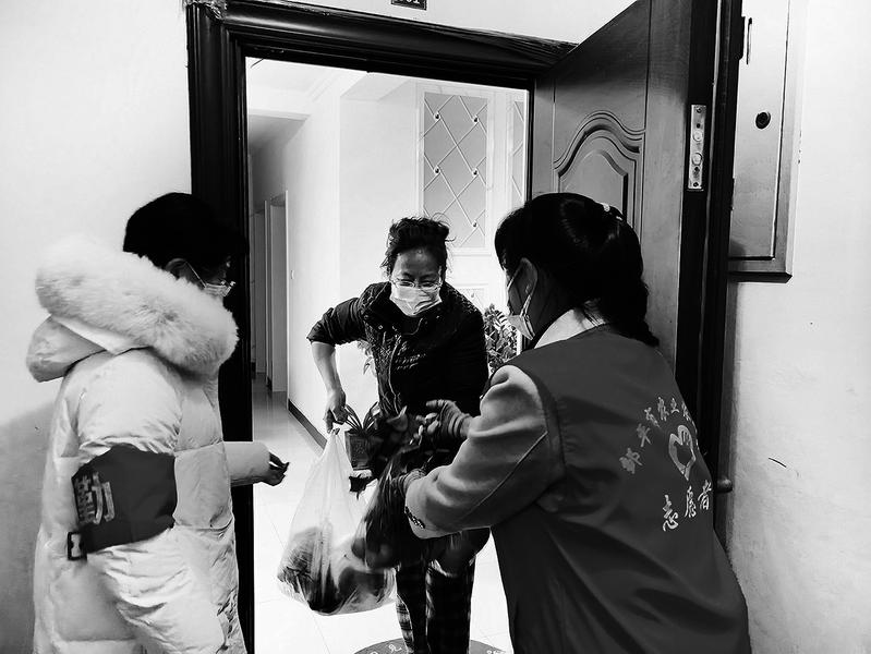 志愿行动暖人心疫情防控不放松,基层实践疫情防控志愿者