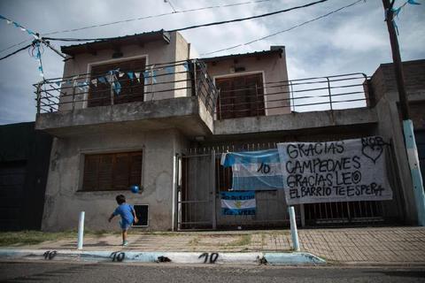 梅西从巴黎出发去卡塔尔世界杯,梅西从巴萨到阿根廷