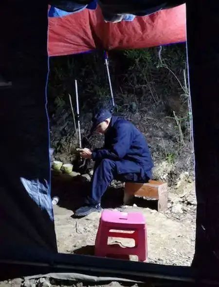 今天是第三个“中国人民警察节”，致敬！