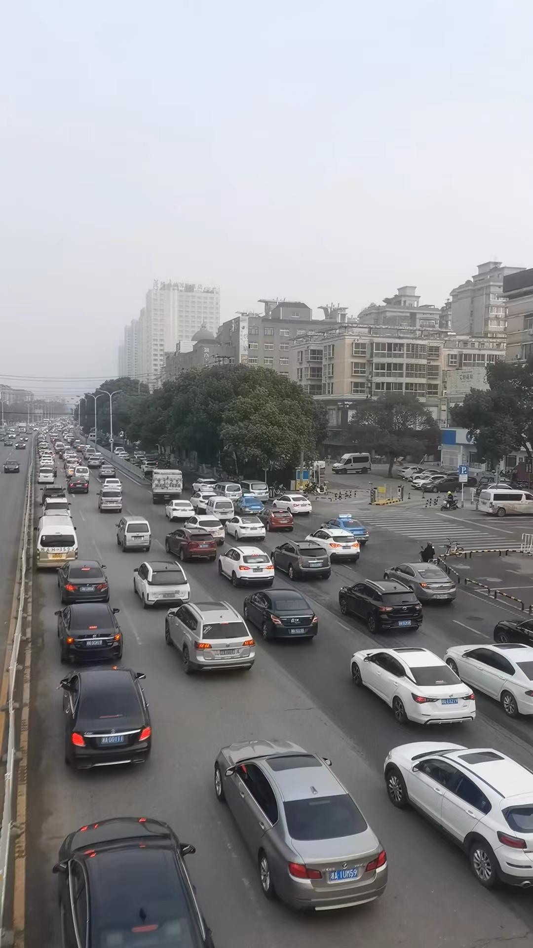 长沙迎节前晚高峰,长沙迎来节前晚高峰