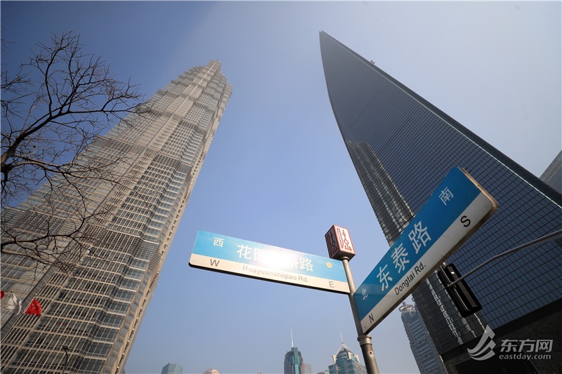 打卡陆家嘴三件套的电梯,打卡陆家嘴三件套叫什么