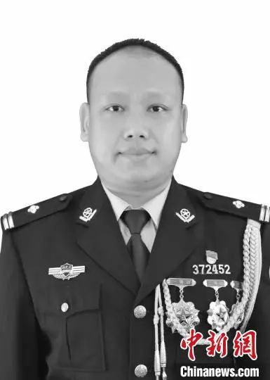 今天是第三个“中国人民警察节”，致敬！