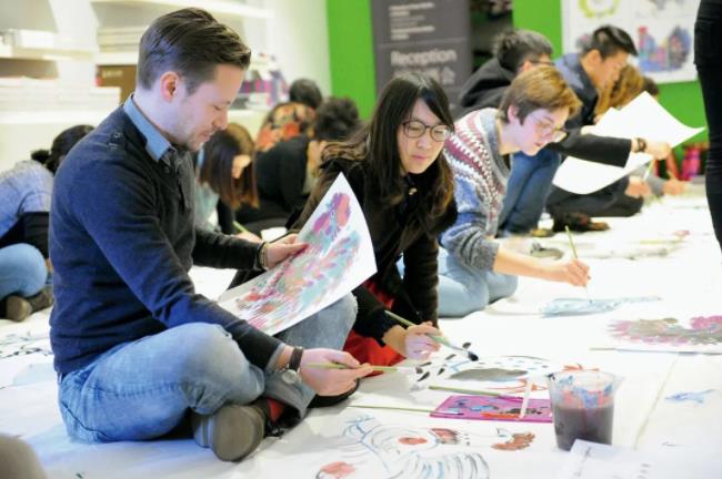 周建萍讲述韩美林,周建萍为韩美林做好一切准备