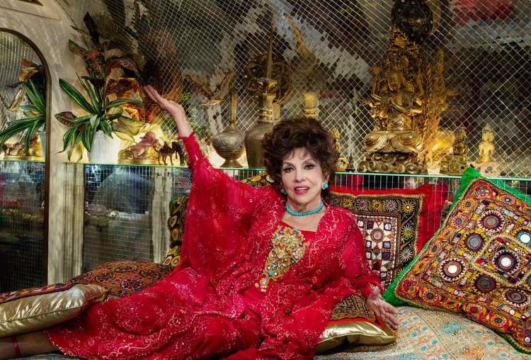 几代观众心中“最美的爱斯梅拉达”，经典电影《巴黎圣母院》女主角去世