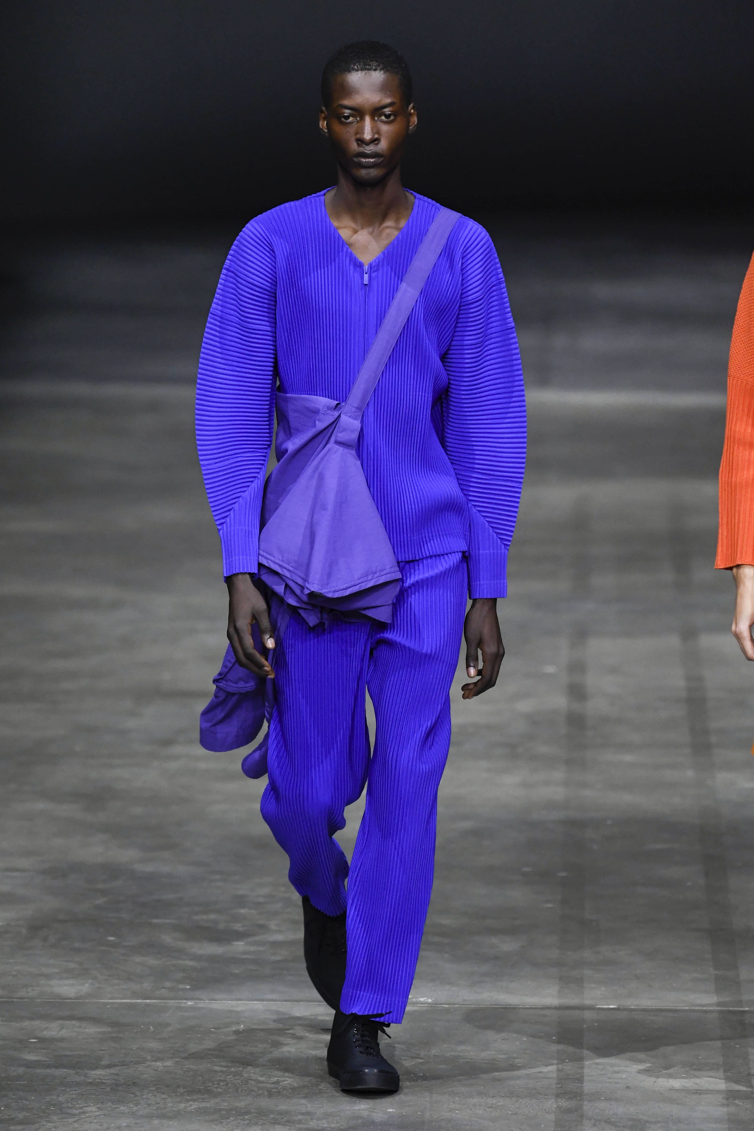 巴黎时装周2023男装秀场,2022夏季流行男装时装秀