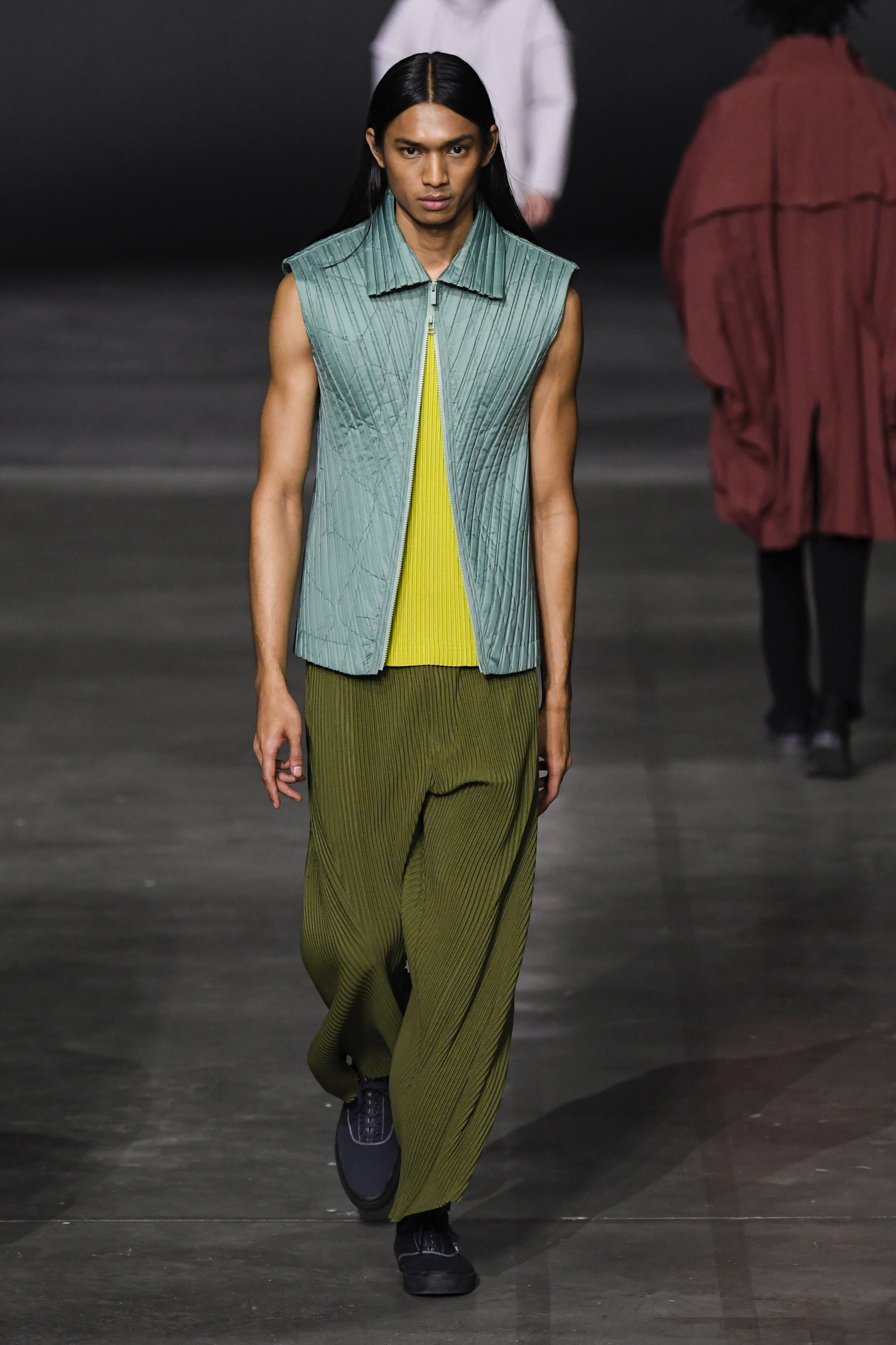 巴黎时装周2023男装秀场,2022夏季流行男装时装秀