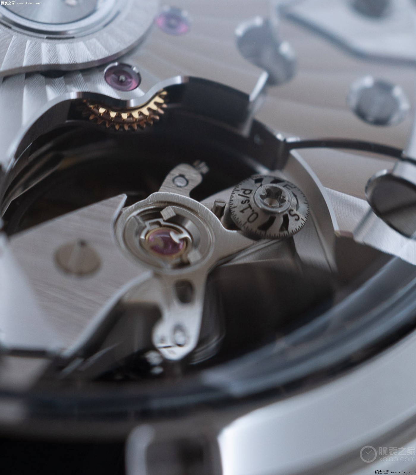 劳力士3230机芯和欧米茄8800,劳力士机芯与欧米茄技术对比