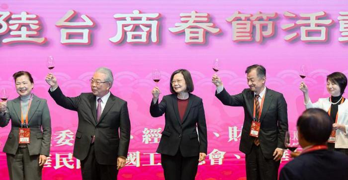 蔡英文一边喊“两岸沟通大门敞开”一边继续卡关“小三通”？