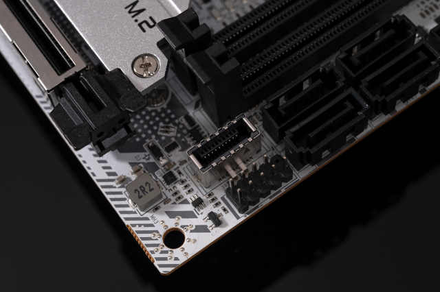 巨能超的ITX小板，七彩虹CVNB760IFROZENWIFI登陆舰主板评测