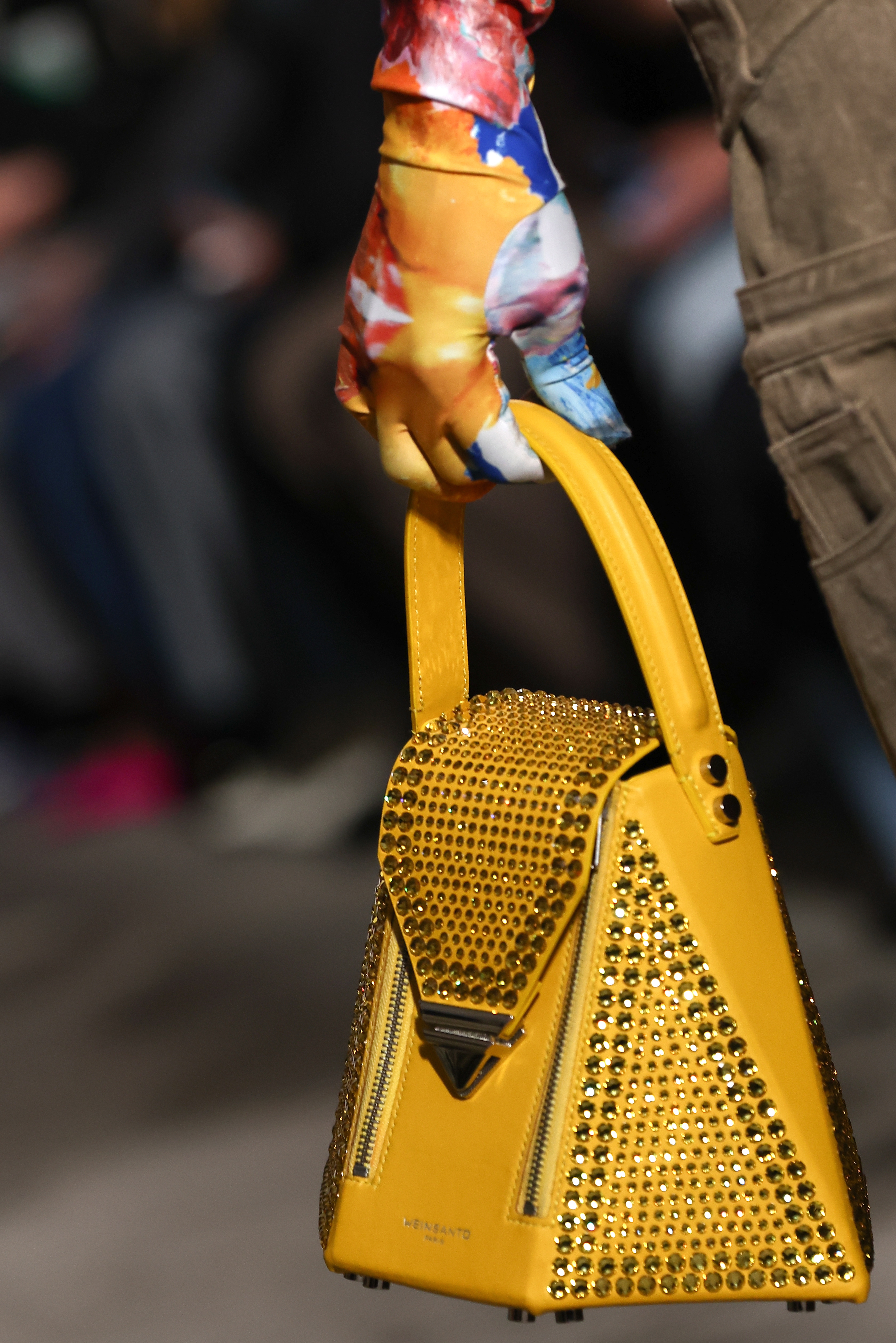 巴黎时装周2020年秋冬水中走秀,伦敦时装周2023春夏时装秀