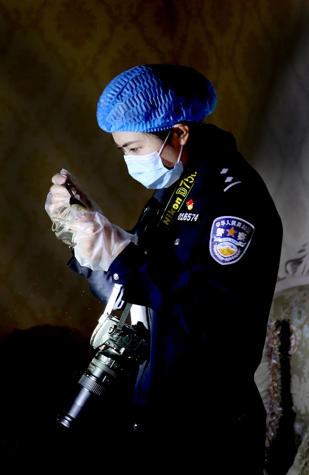 三八妇女节致敬疫情巾帼英雄,三八妇女节致敬女警