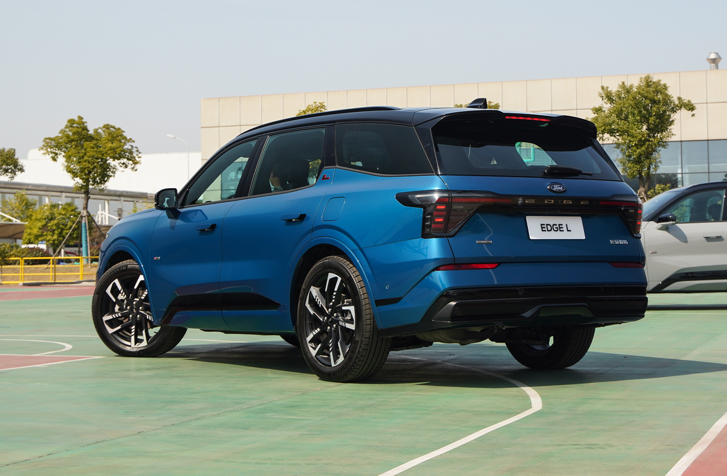 锐界plus2022款四驱七座落地,2015年锐界2.0t四驱七座二手车