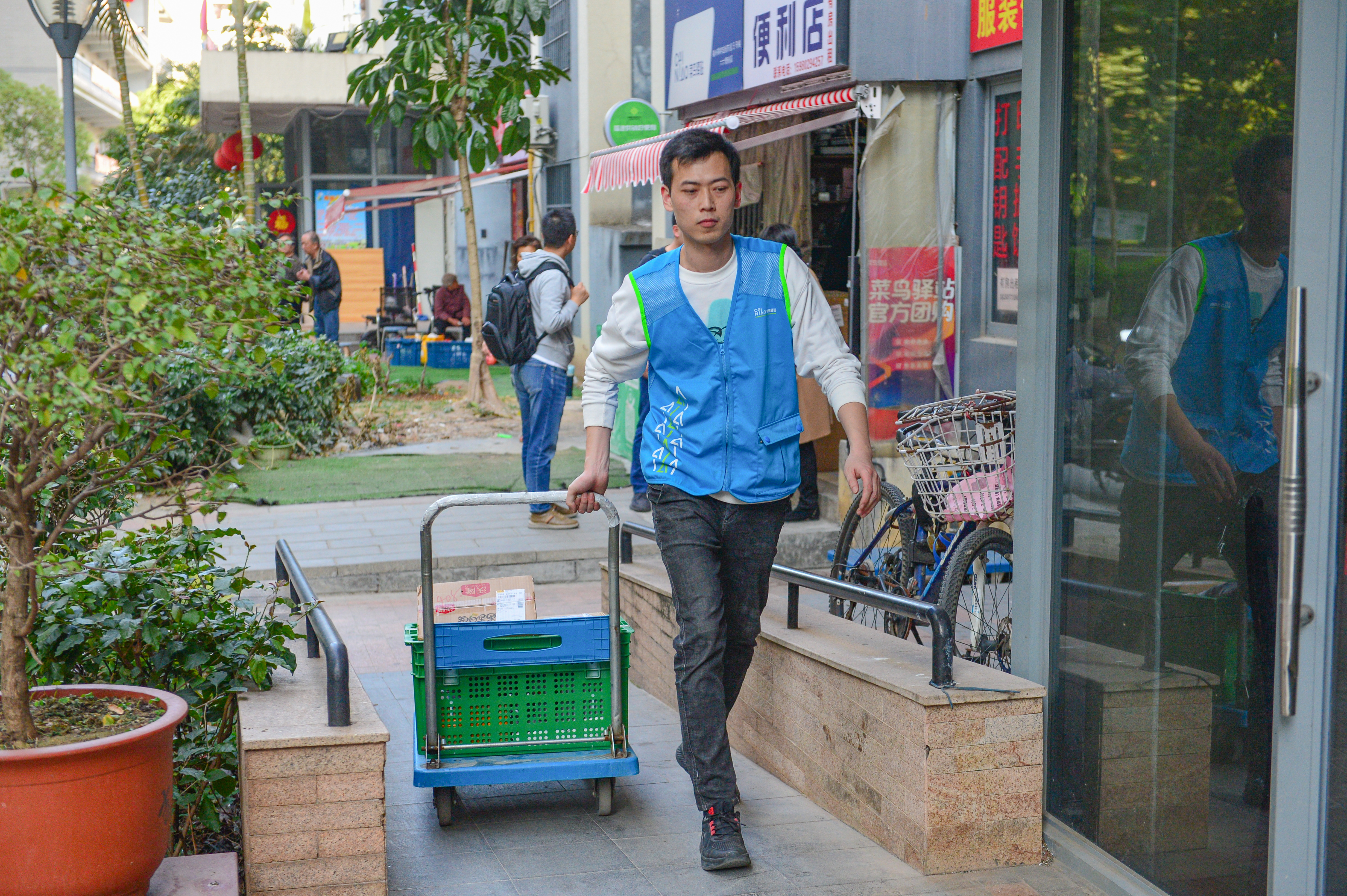 送货上门菜鸟驿站,社区团购送货上门视频