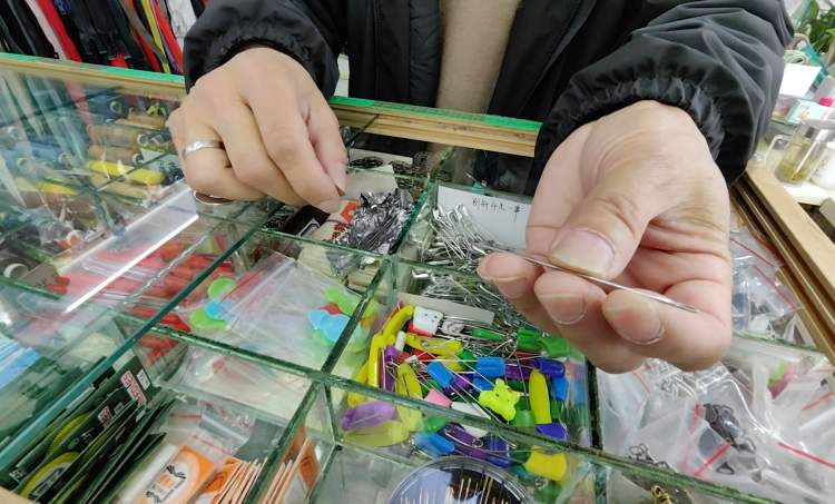 坚守上海人的持家有道，小小钮扣店开了40多年！阿姨妈妈说是“宝库”，主动多付钱希望能一直开下去|魔都宝藏小店⑦