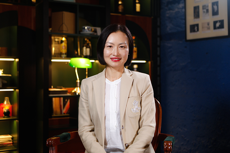 上海南京路旁的百年申报馆，开了一家报纸主题咖啡馆