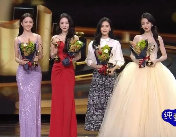 一线女星要领奖「被拦在门口20分」当场出放送事故！离谱原因曝…粉丝全气炸